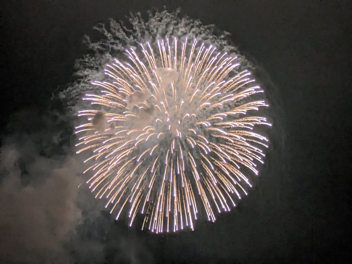 omotizu's tweet photo. たまや〜かぎや〜♪🎆🧀

今年も花火見れて良かった🥰 https://t.co/gU7f2WhvMv