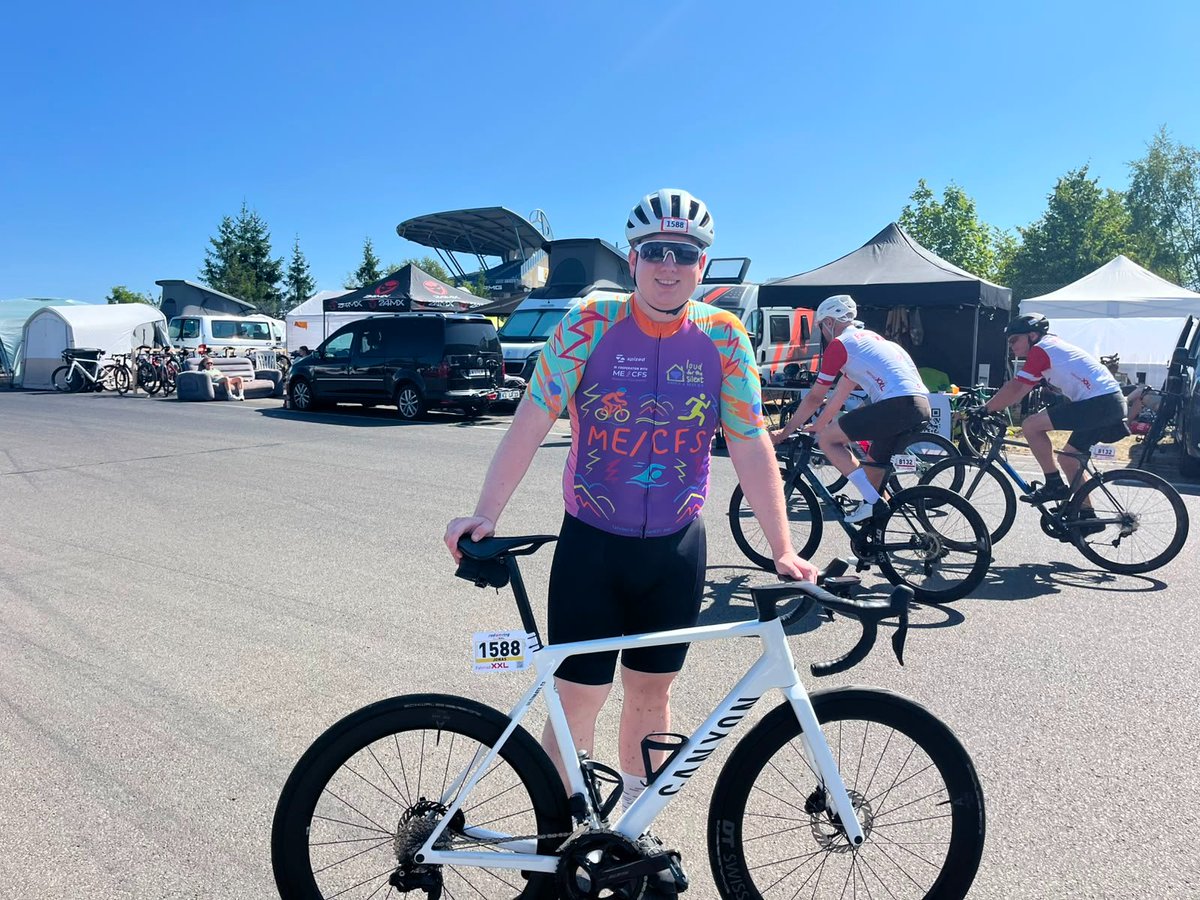 kirsten_roder's tweet photo. Jonas ist für uns am Start ❤️ Schaut bitte auch das Trikot 😍
#24StundenRadRennen
#Nürburgring
#Einzelstarter
#MECFS
#FürdieUnsichtbaren
#UnderARest
https://t.co/obLScocRok https://t.co/8219DzapgC