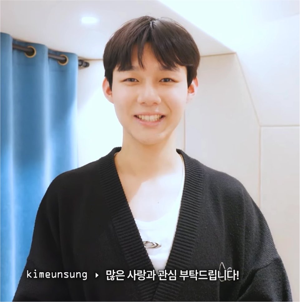 escreamii's tweet photo. 누나..앞머리다시짤라조애들이놀려
이거아니야완전 https://t.co/0nVUF31P3j