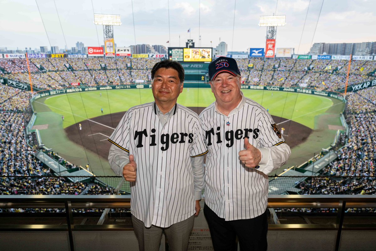 USAmbJapan's tweet photo. My sincere thanks to Hanshin Electric Railway President Yusuke Kusu for hosting us at a stadium that has witnessed so many magical moments in a game cherished on both sides of the Pacific. 🇺🇸⚾🇯🇵 @Freedom250 @enjoy_koshien @TigersDreamlink @hanshin_pr https://t.co/pUdYCoQ75o