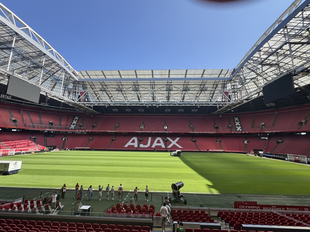 gulosglobal's tweet photo. @midoahm one of @AFCAjax legends! great stadium and experience! @ZSCOfficial https://t.co/fU5AlmPTc4