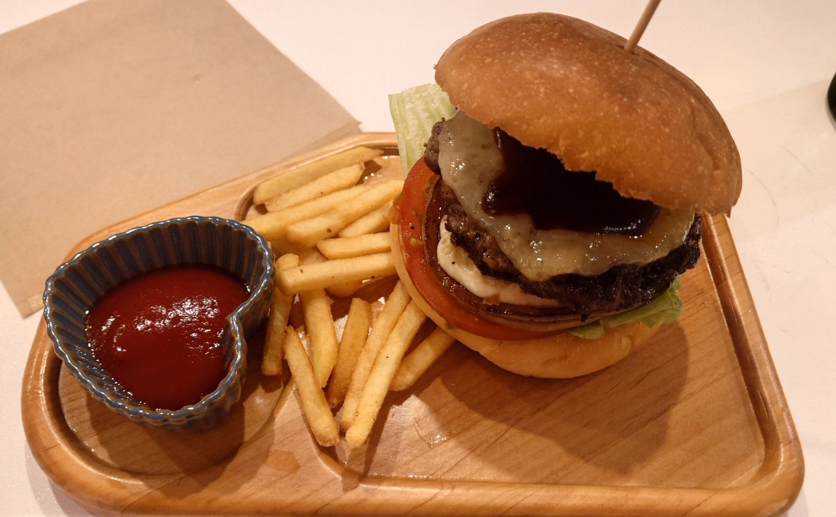 kshwdrentaro's tweet photo. エンゼルダイナーでとろ〜りチーズバーガー(⁠^⁠^⁠) https://t.co/8Qtb9tl5EO
