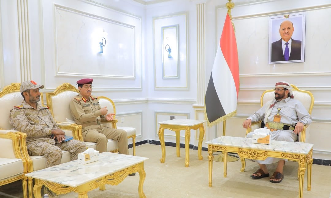 Abo_Saad_aa's tweet photo. عاااجل

الفريق العرادة يلتقي وزير الدفاع ورئيس هيئة الأركان ويؤكد أن الدفاع عن الجمهورية معركة مصيرية ويشدد على رفع الجاهزية .

#مأرب - سبأنت https://t.co/H1Pt8pIxIZ