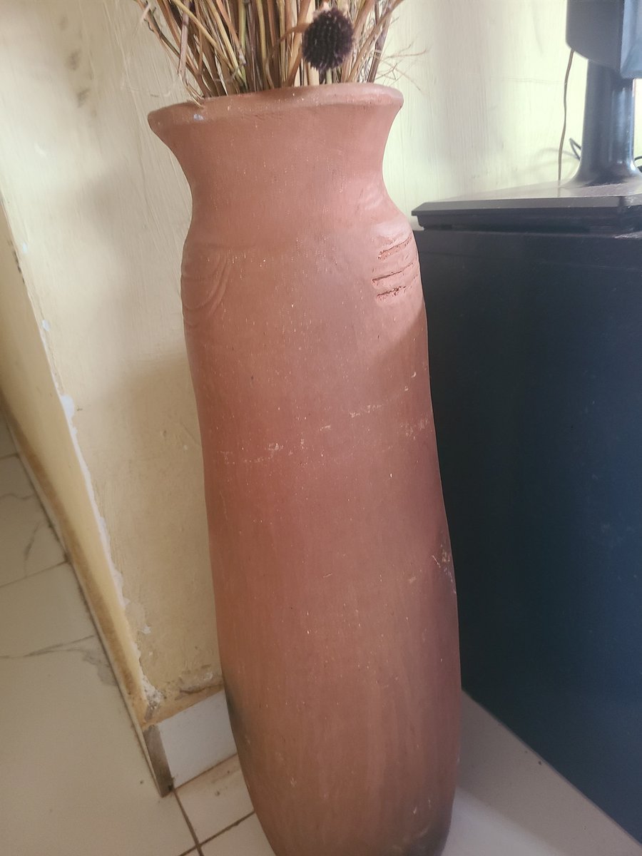 vickrayz's tweet photo. There's a lovely lady I buy these flower pots from. She's currently facing some financial challenges and I've been supporting her by buying from her for a while. I'd also love to help promote her work
Her prices are very affordable:
 Large pots – 4000 each
 Small pots – 2000 each https://t.co/zuti1gjVNr