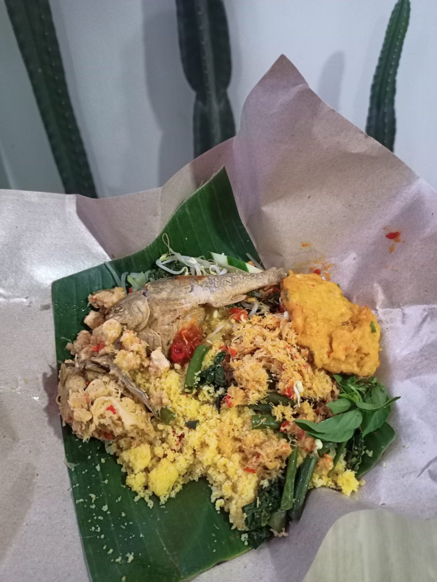 ritaayun's tweet photo. Alhamdulillah setelah sekian lama akhirnya aku bisa makan nasi jagung 😍 https://t.co/ZX1t84Fa6S