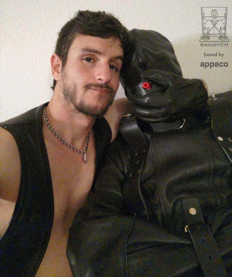 Snoopych2's tweet photo. Last weekend I had the pleasure to welcome @appaco_00 at my home.
Shortly after his arrival, he said that a leather straitjacket would fit me well. I agreed to this, but after the sj was strapped on me, he brought a hood, a Silencilicone gag and booties with spikes inside 😲 https://t.co/xBNgQSb1Ed