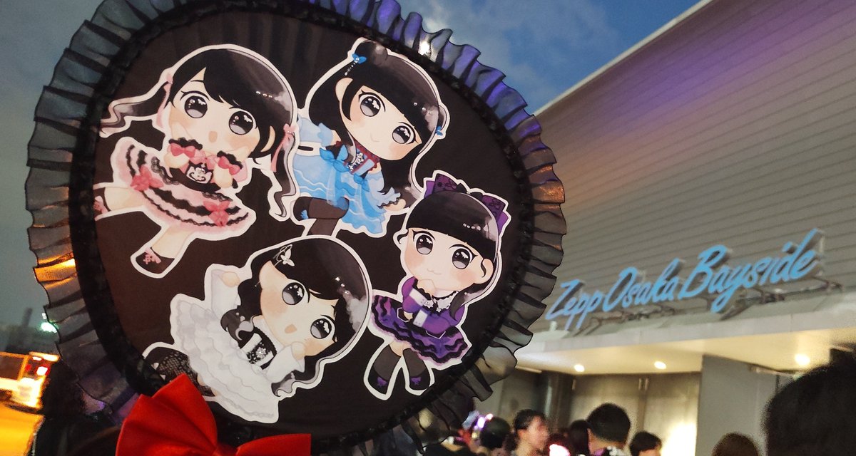matoke83's tweet photo. 大阪公演、手作りうちわ持って行ってきました。もなちゃんのお休みやトラブルもあったけど、3人の熱量とパフォーマンスをド迫力で浴びられて幸せでした！演出も凝ってて感動した…！もなちゃんゆっくり休んでね。

ありがとう、ずっと大好きです🩷💜️🩵︎🤍
#ふぁんとむらんど  #ファントムシータ https://t.co/Sb7phK5grf