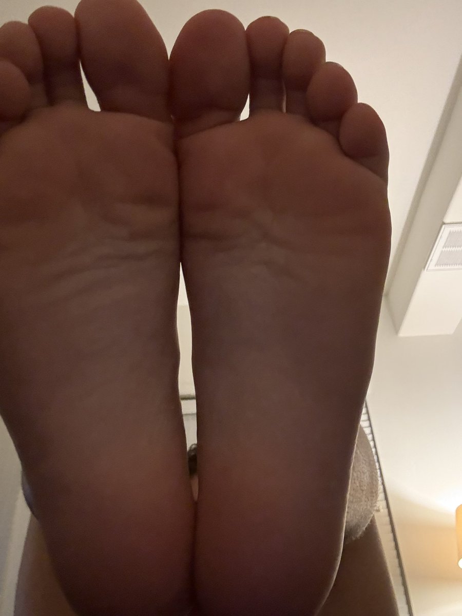 thepugmaster663's tweet photo. Follow me for more femboy feet! :3 #feet #femboy #soles #footfetısh #foot #follow #goodboy #twink https://t.co/usrlaklz1p