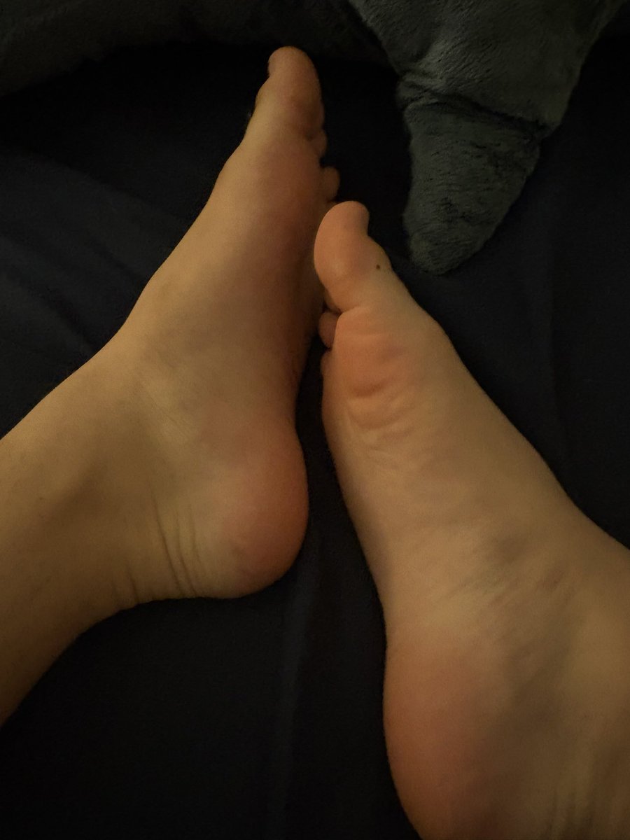 thepugmaster663's tweet photo. Follow me for more femboy feet! :3 #feet #femboy #soles #footfetısh #foot #follow #goodboy #twink https://t.co/usrlaklz1p