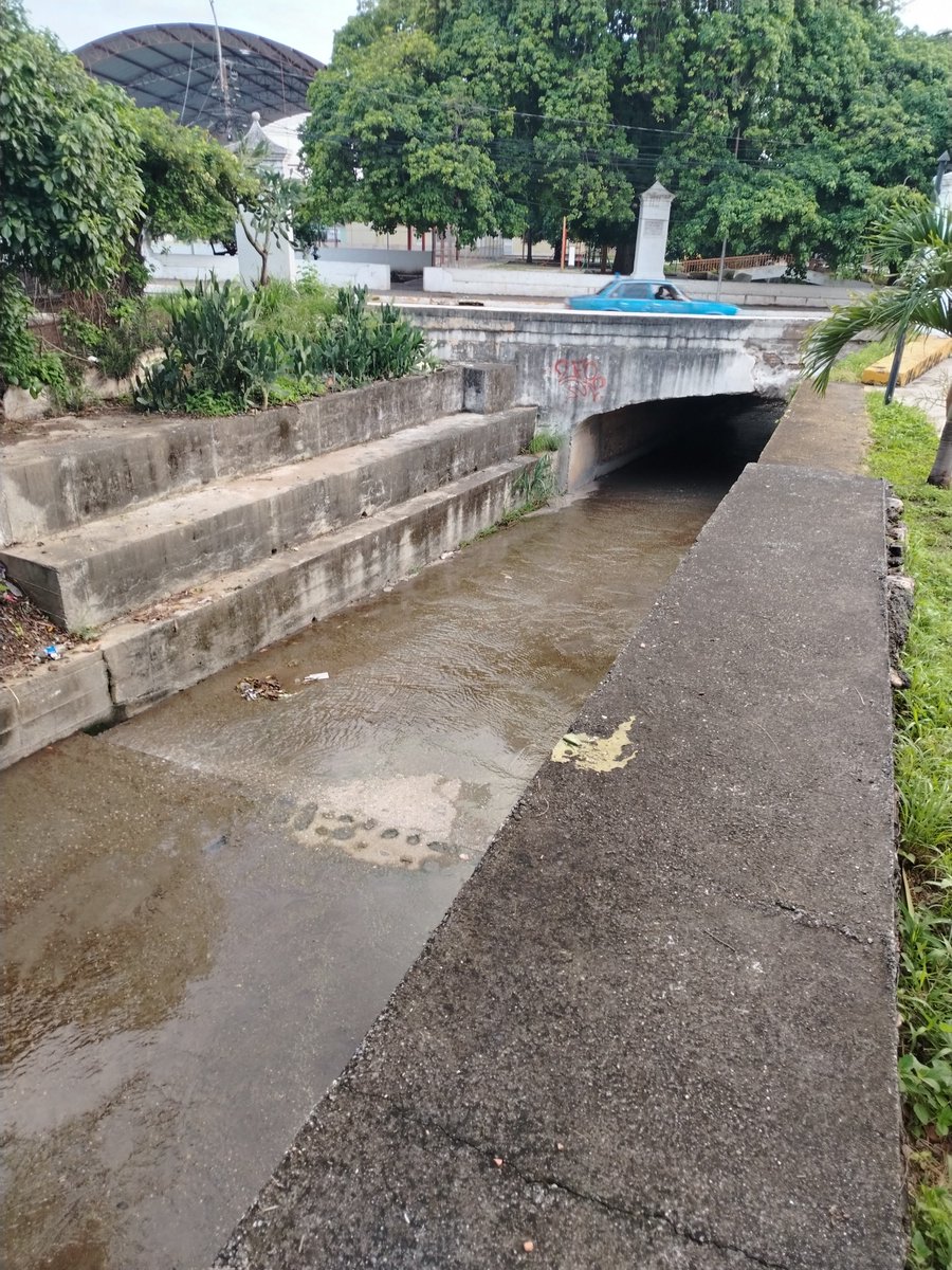 colsmanuel's tweet photo. Cabudare. Quebrada Tabure, contaminda por descarga de cloacas. https://t.co/TVYAXEVGBh