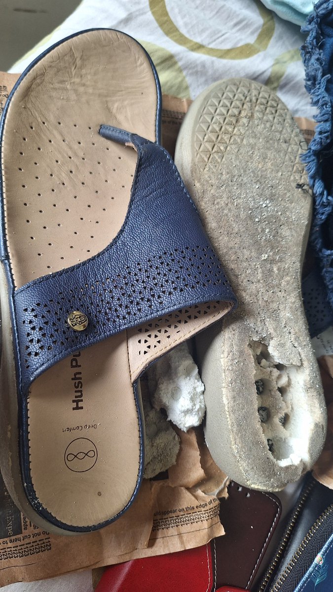 Gladiverse's tweet photo. @Flipkart I trusted your platform to deliver genuine quality products. My Hush Puppies slippers disintegrated on the first use, yet my claim was rejected. Requesting an immediate refund/replacement. @BataIndia #ConsumerRights #Flipkart #ConsumerRights https://t.co/b5TEE0v2of