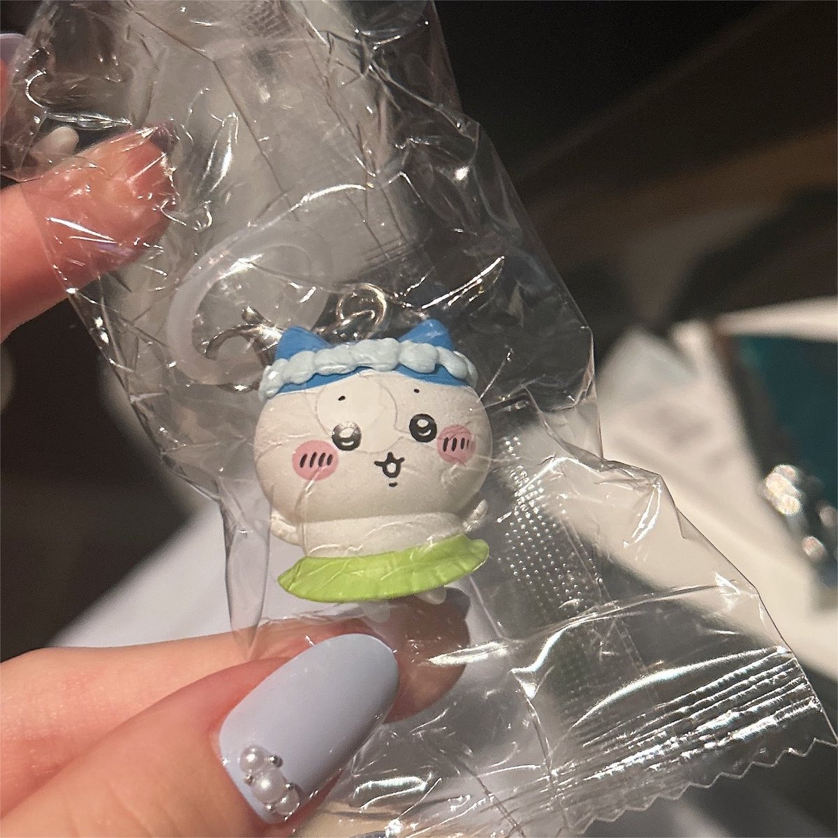 sirosheep's tweet photo. 特典開ける前に隣のお姉さんが「うさぎがよかった」って言ってるのが聞こえて、開けたら丁度うさぎが出たから、何でもいいしなーと思って、うさぎが好きなんですか？出たんですけど交換しますか？って聞いたらハチワレが出てたみたいで、happyな交換できた🥹
ありがとうございます🩵🫶 https://t.co/yjkYM9HA0P