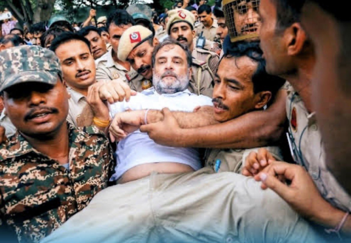 DeedeeDodo47's tweet photo. Everyone congratulating CJP. No one congratulating our youth leader Rahul Gandhi for the trouble he went though outside PM’s residence 🥲 https://t.co/B6n6aznJST