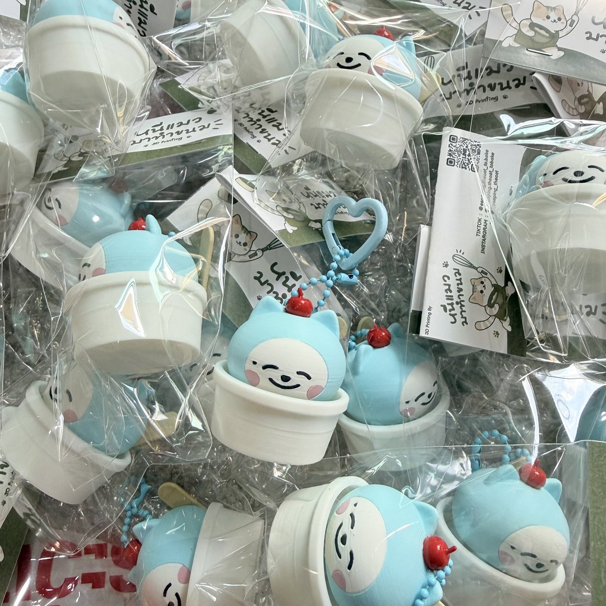tonzomorasa's tweet photo. คนที่กำลังลังเล แนะนำร้าน@Escaping_thecat เลยแก บริการดีจนต้องมารีวิว คือเรามีแบบในหัวฟุ้งๆ เลยส่งให้ดู พี่แอดมินลองขึ้นแบบให้ดูไม่มีแก้เลยสักนิด ใส่ใจทุกรายละเอียด  แถมทำงานไวมากกกก ส่งงานก่อนกำหนดจริงเป็นอาทิตย์ๆ จากใจคนที่ตั้งหน้าตั้งตารอน้องมาตลอด บอกเลยว่าประทับใจมาก 💗🐶 https://t.co/JlIa9s2Jea