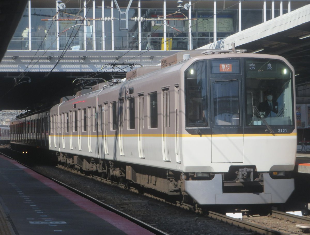 kito223R201's tweet photo. #これを見た人は6両編成の列車を出そう 
6コテのシンプルな美編成あれば
2＋4や4＋2で他形式の組み合わせ
3＋3を見れば何となくレア感が湧く、、、

コレが近鉄電車の6両........ https://t.co/l8peh5gd61