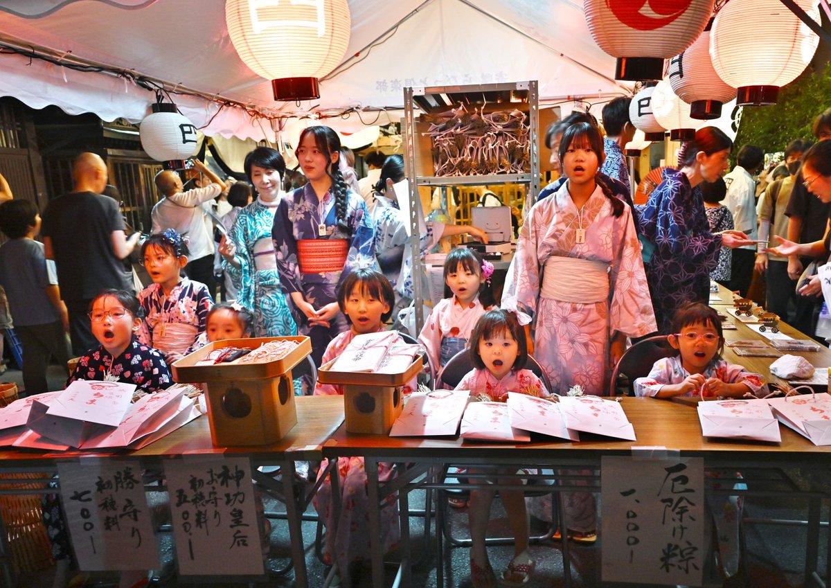 IssunboS's tweet photo. #京都
#祇園祭
#後祭宵山
#祇園囃子
#宵山子ども歌

やくよけのおまもりはこれよりでます
あすはでませんこんばんかぎり

人出の少ない後祭宵山に好んで行きます
祇園囃子と子ども歌を聴くのが楽しみです😊 https://t.co/b87PzbR2BQ