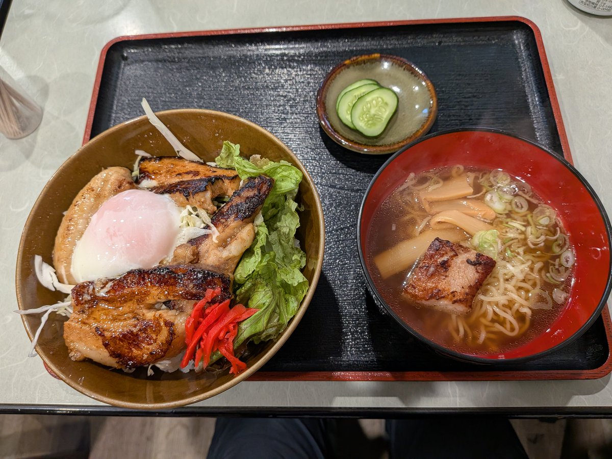 ASAMASAKU's tweet photo. 本日の自動車学校ツーリングクラブは業務終了後、今シーズン初のナイトツーリングへ🏍️本日は前から気になってた小海町のくるま家へ🍛😅人気店なんですネ😀店主のお姉さんが手際よく営業中😄また行きますかネ❗（笑）#浅間佐久自動車学校 #佐久市 #教習所 #くるま家 https://t.co/4fDeBfIAEZ