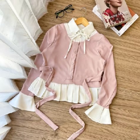 chickenatsoo's tweet photo. Blouse pinknya dengan pita segede ini?? 😭🎀🩷 vibes princess banget tapi tetep wearable!
https://t.co/SyrE2BS9l2 https://t.co/vG7jSuIz6a