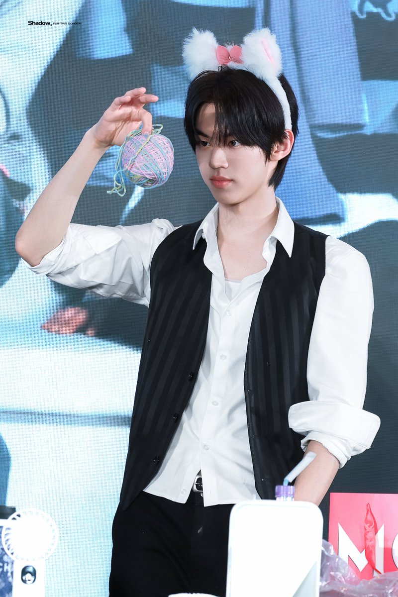 Shadow_dh130's tweet photo. 260725 도냥이🧶

#도훈 #투어스 #TWS #DOHOON https://t.co/LP7vxGjWS8