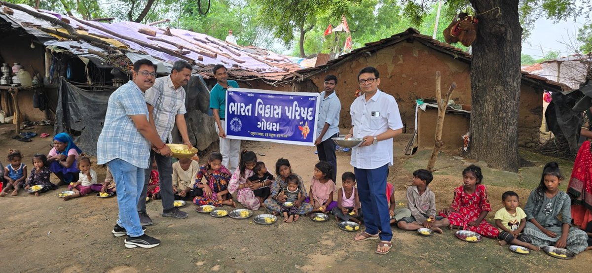 bvpgujarat's tweet photo. Food for children by #Godhra branch of #BVPGujarat
#Gujarat #BVP #india #BharatVikasParishad #BVPMadhyaGuj #BVPGujaratCentral #ahmedabad https://t.co/0atAMvz8cx