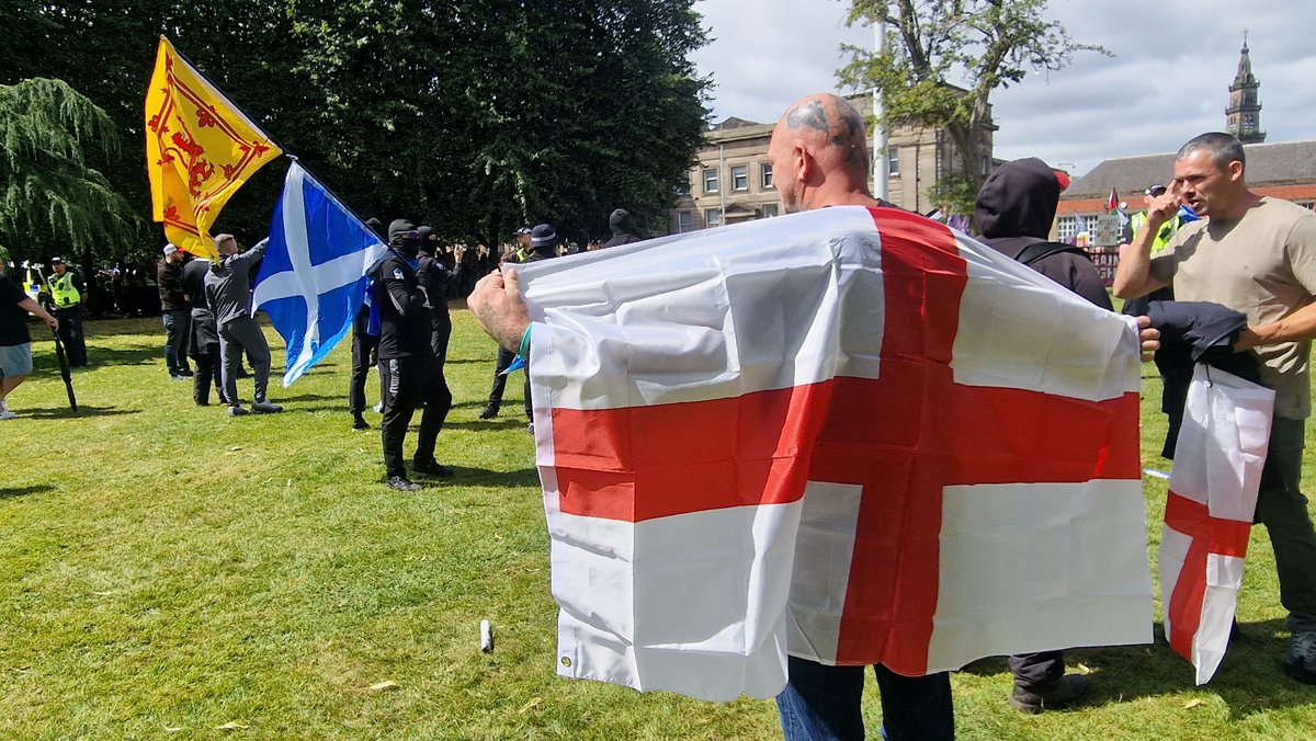 ThePaperRaven's tweet photo. GLASGOW GREEN PROTEST LIVE
#PaperRaven https://t.co/Z8veF0VY3F
