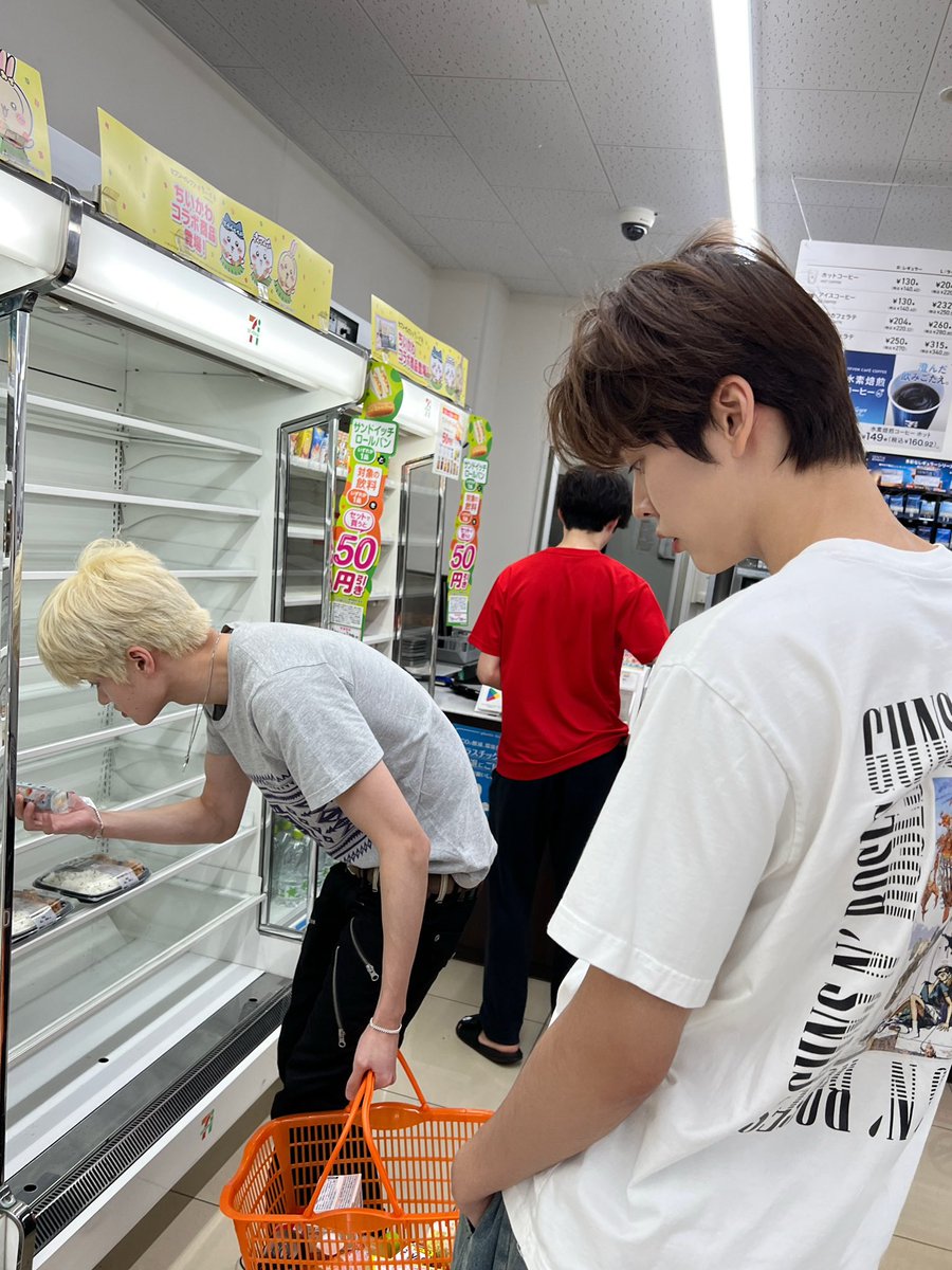 ri_ton_dx's tweet photo. てか品薄すぎる https://t.co/8ccw2j9ya0