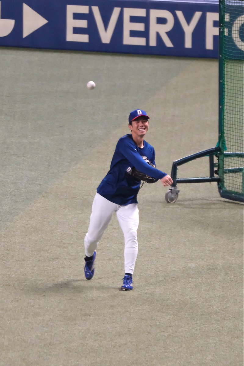 mnm_cd's tweet photo. 直倫コーチに何か言ってしまった様子🤭

#福永裕基 選手
#堂上直倫 コーチ
2026.7.25 バンテリンドーム https://t.co/oZpwoc1QSA