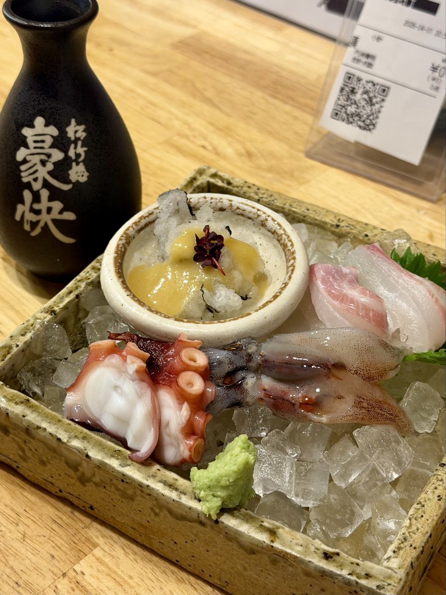 osaka_gourmet_'s tweet photo. 大阪駅ビルでイチオシの海鮮立ち飲み！！

何食べてもめちゃくちゃ美味しいし日本酒もラインナップが素晴らしい最高！ https://t.co/aR2WiEGs3T