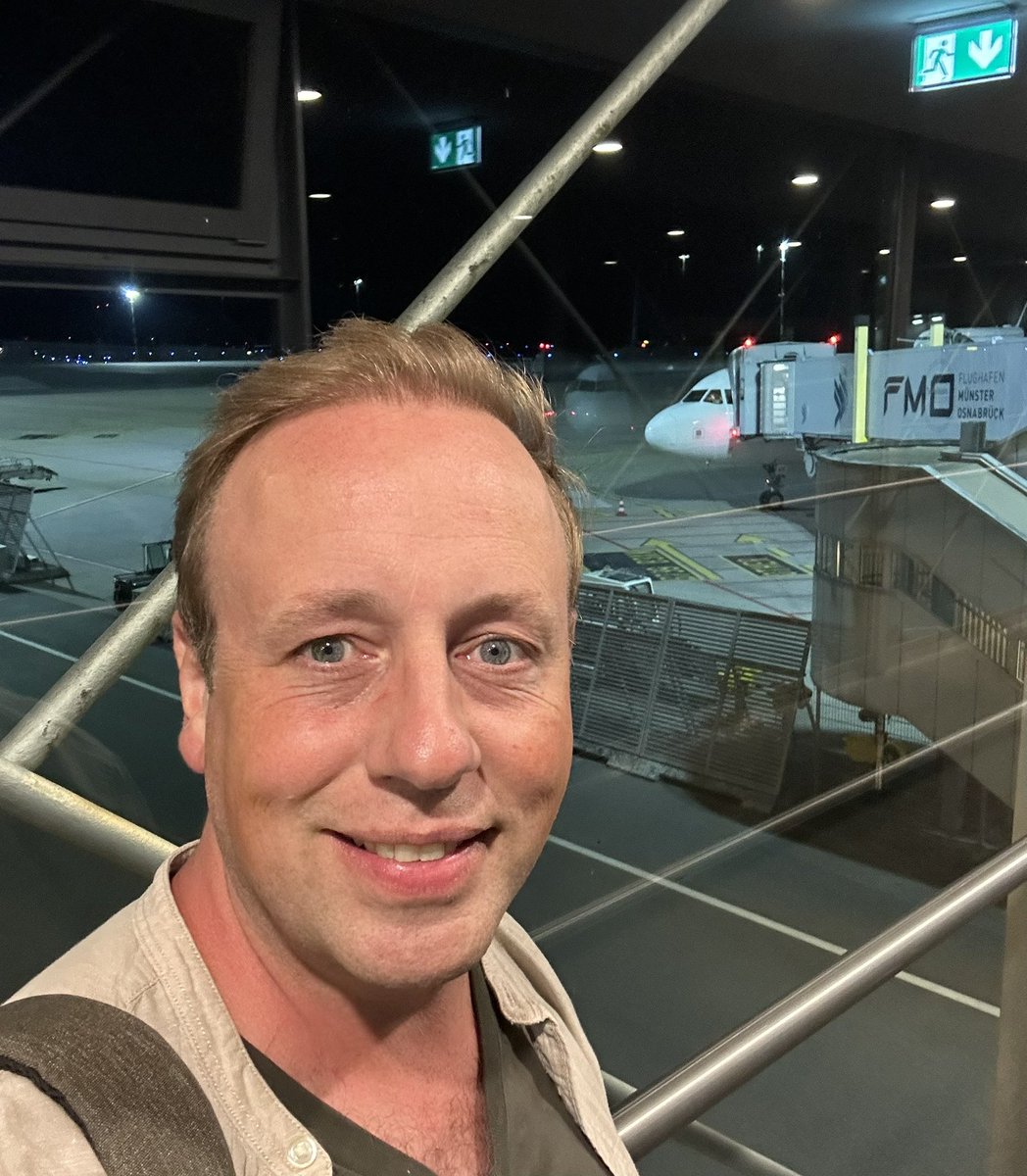 HassingJosef's tweet photo. Guten Morgen, Freunde! 
Heute Morgen ging es für mich schon um 4:30 Uhr in den Flieger. 🌅
Was meint ihr, wo bin ich wohl hingeflogen? 🤔🌍😉 
Schreibt euren Tipp gerne in die Kommentare. Ich bin gespannt, wer richtig liegt! 😄
Liebe Grüße und einen schönen Tag!
#josefhassing https://t.co/2sDzSbArz2