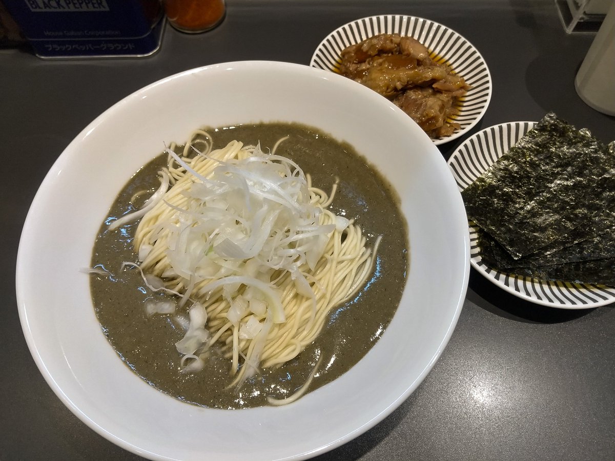G49540204's tweet photo. 超極濃かけソバ
和え玉（伊勢海老）
＋チャーシュー
＋海苔

超極濃今回も美味かった。

年1でも良いので、今後も食べたいですね。

#煮干乱舞 #春日部 #ラーメン #煮干ラーメン https://t.co/AE7Kn2Sn30