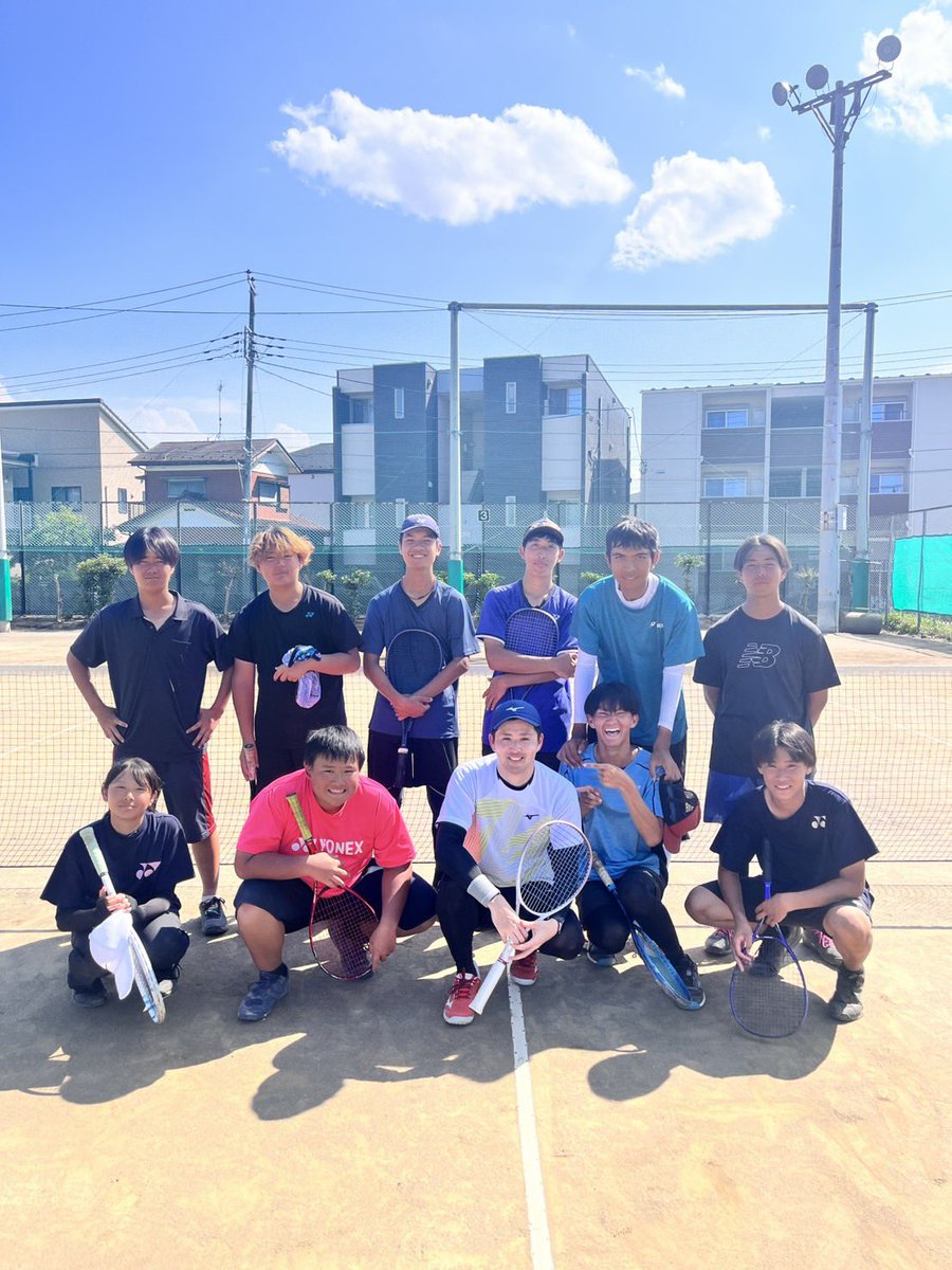 habuchansoft's tweet photo. 今日は大宮科学技術高校ソフトテニス部へサーブを指導させていただきました！
かつてコンチネンタルグリップに挫折した生徒たちも、サーブへの練習意欲が増したようで良かったです🙆🏻‍♂️
暑い中ありがとうございました！ https://t.co/4AFIl0RdMh