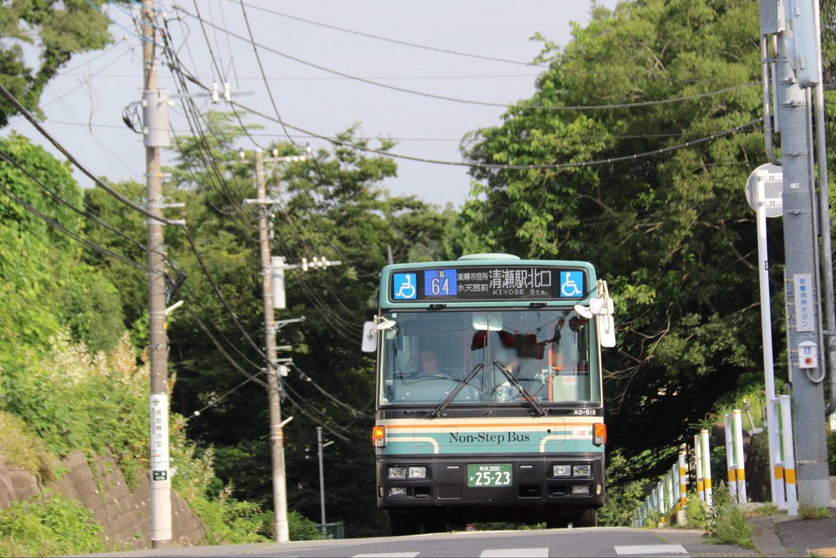 koedo_bus's tweet photo. 西武バス所沢営業所A0-510代替

新座→小平→所沢と転属し、西武バス乗合車最後のMT車（リエッセ除く）として残っていた西工510号車が代替へ
所沢営業所には代替となる新車エルガミオも既に納車済です。

かつての西武バスらしいUD車、最後の西工乗合車でしたが、こちらも最後はあっけなく代替に。 https://t.co/AGvVJjctN2