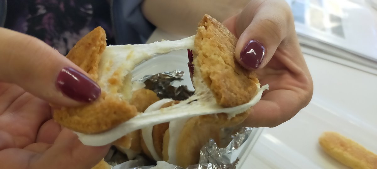 Zeruneasu24de's tweet photo. 大分、ちんすこう＆マシュマロの作り方わかってきた。始めて作ったときと比べて、見た目と味が制作時間変わらずして良くなったと思う。次は時間効率、食べやすさをもっと鍛えていきたい。 https://t.co/pAPTpLpA7l