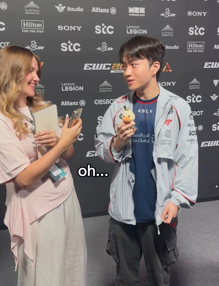 T1keriapics's tweet photo. Excuse me? Why does Keria look so damn fine in this pic? 🫠 https://t.co/pTiNCHA3ke