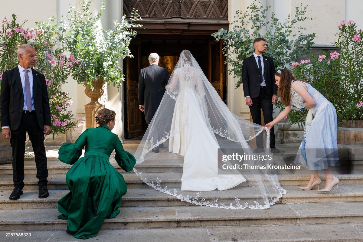 ChristinsQueens's tweet photo. Prince Gabriel, Princess Elisabeth, King Philippe and Queen Mathilde attended the wedding of Isabel von Habsburg-Lothringen and Charles of Palacio Gaytán de Ayala at the Jesuit Church in Vienna.

📸 Thomas Kronsteiner // Getty Images https://t.co/FCvLdTXP5t