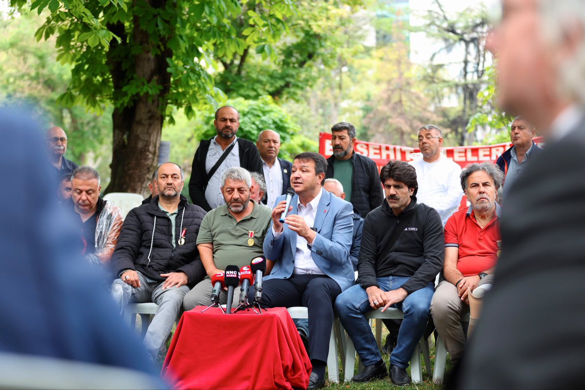 mstfyilmaz06's tweet photo. Genel Başkanımız Sayın Mahmut Arıkan ile birlikte Ankara Güvenpark’ta 13 gündür hak mücadelesi veren Şehit ve Gazi Aileleri Platformu’nu ziyaret ettik. 

Vatan için bedel ödeyenlerin talepleri lütuf değil, ertelenemez bir haktır.

Haklı davalarında yanlarındayız. https://t.co/uVR4MBZuw3