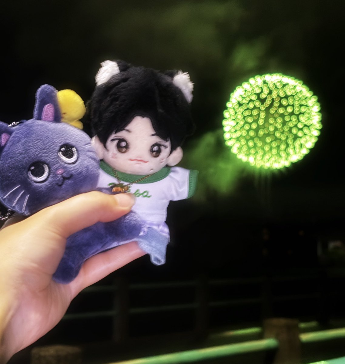 Rchanwbriize's tweet photo. 今年初花火🎆小雨だったので今年は会場までは行かず 、自宅近くの橋の上で ~ ✨
#WONBIN #원빈 #ウォンビン #RIIZE #라이즈 https://t.co/vJEKLZPT4P