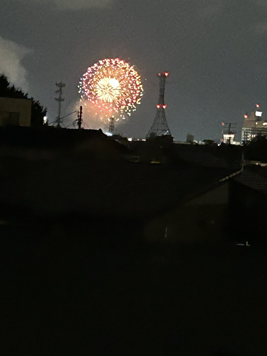 00oo9s's tweet photo. ちょっとだけ花火大会みました。 https://t.co/XeLk5729MN