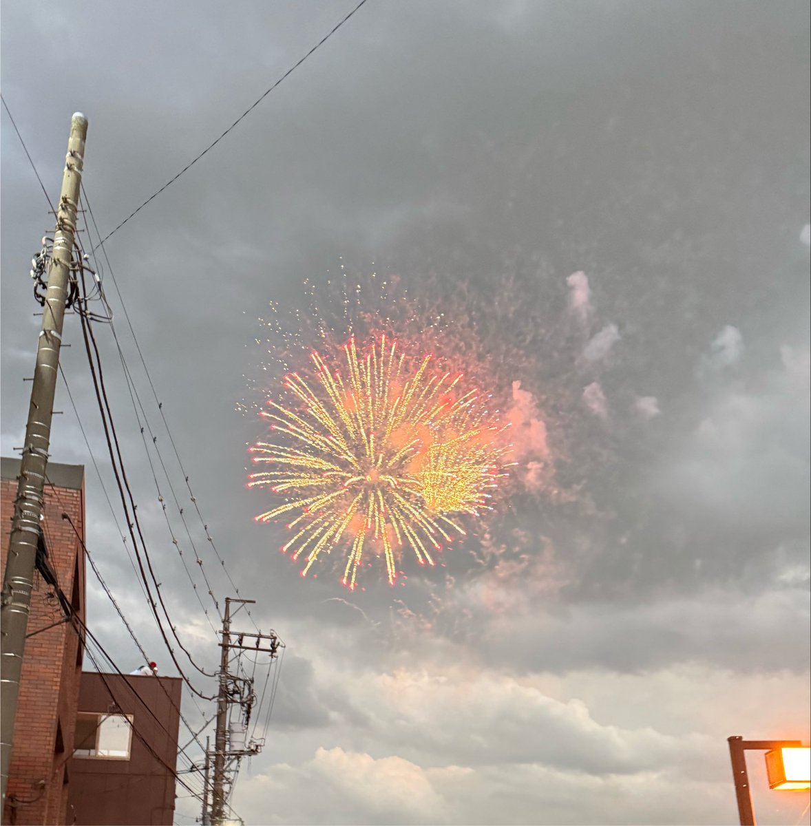 qoomo2525's tweet photo. 何年ぶりだろ( *¯ ꒳¯*)花火😳玉屋ー‼️ https://t.co/86TbtfteNN