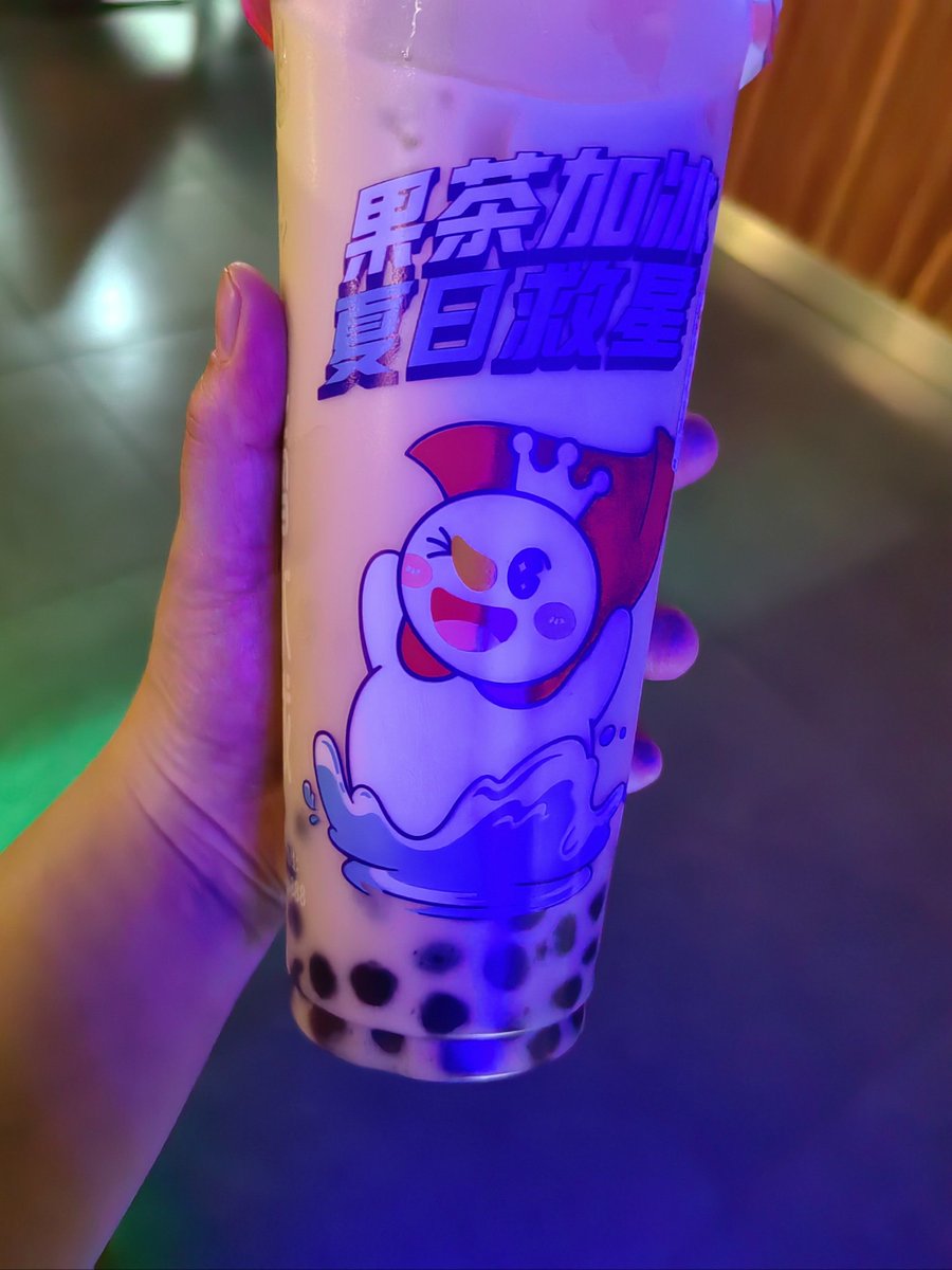 YCommons45468's tweet photo. Just discovered the coziest hidden boba shop in downtown! Their taro milk tea with chewy pearls hits SO different—perfect mid-week pick-me-up https://t.co/aNwtrUwVML