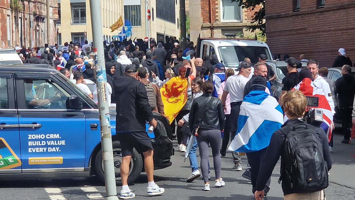 ThePaperRaven's tweet photo. GLASGOW GREEN PROTEST LIVE
#PaperRaven https://t.co/Z9gQudgtL0