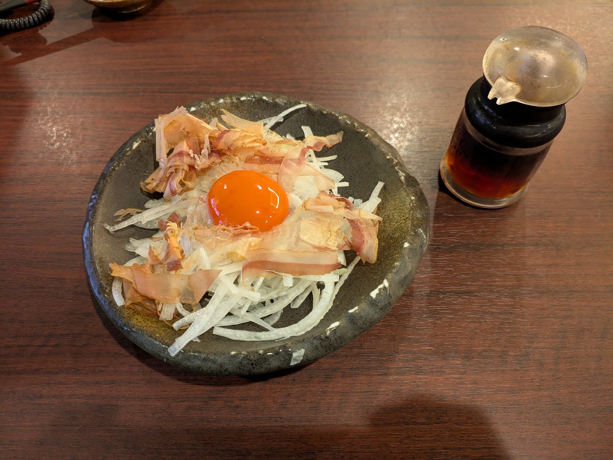 lemoncomet_at's tweet photo. 今週もおつかれさまでした✨(2日しか働いてないけど)
今日のサ飯は冷麺、焼きおにぎり、淡路島産新玉ねぎのオニオンスライス🙂
今週の体重はピーク時から−6.4kgで微減😗
連休太りなんてなかった👏
来週も維持できるように頑張ります💪 https://t.co/gqTIQiqx66