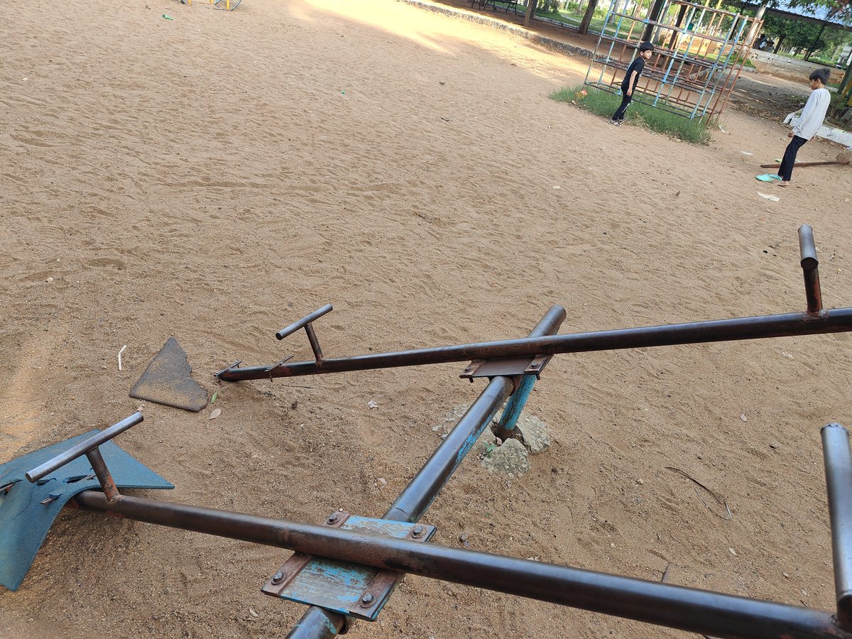 Syedhak08150493's tweet photo. @GHMConlinehyd @CommissionrGHMC @asadowaisi @aimim_national No proper equipment for children to play and even park taking 20 rs enty fees also... Request to arrange good equipment in park . https://t.co/uu2t5zOuSv