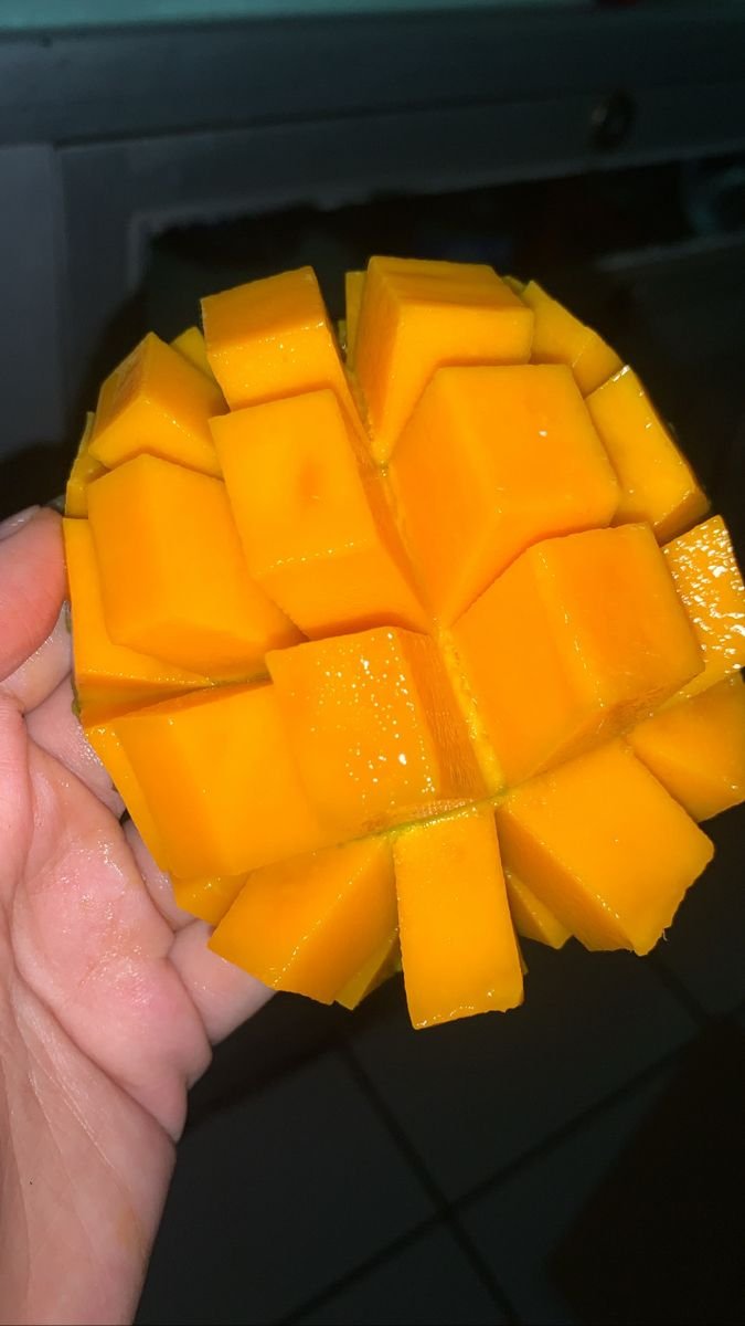 amanaja00's tweet photo. Kalian termasuk tipe makan mangga yg mana?

          1.                                       2. https://t.co/1YWZvofA5q