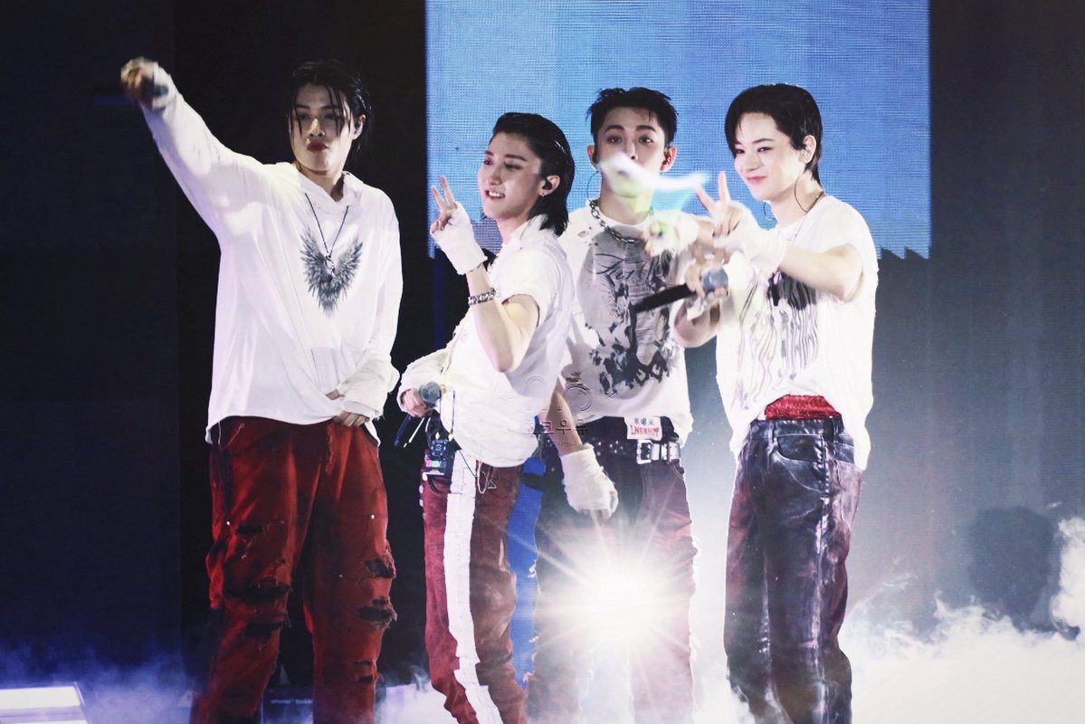 chocouryul's tweet photo. 4shoboiz forever ❤️‍🔥 @LNGSHOT4sho 

#롱샷_KM차트어워즈_신인상_축하해
#LNGSHOT_KMA2026_NewArtist #롱샷 #오율 #률 #우진 #루이 #LNGSHOT https://t.co/V7HW5YlsM6