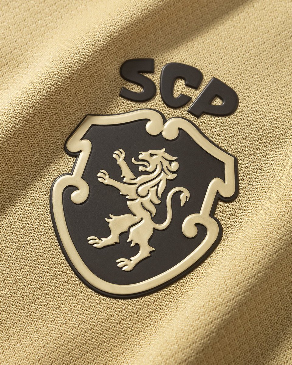 Footballtweet's tweet photo. 🇵🇹 Sporting's new 2026/2027 away kit inspired by the iconic Nike Total 90 line.

A vibe. https://t.co/5YRCY2hzqn