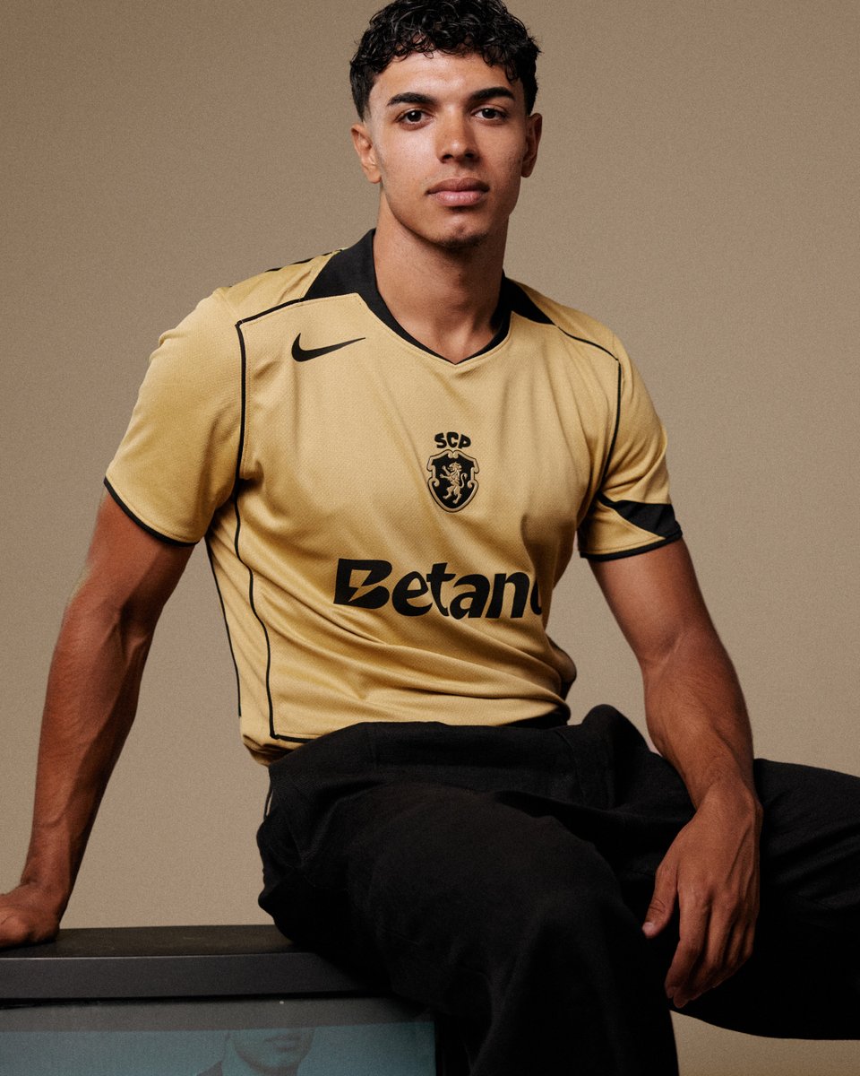 Footballtweet's tweet photo. 🇵🇹 Sporting's new 2026/2027 away kit inspired by the iconic Nike Total 90 line.

A vibe. https://t.co/5YRCY2hzqn