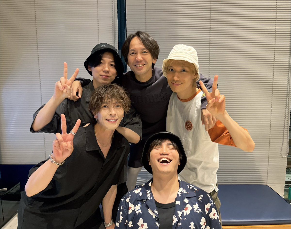 reoleohima's tweet photo. 今日もみんなでドドーーーン！
本番まで残り1週間切りました！

朗読チームが織りなす素敵な世界を
ブリッジキャストが歌い、踊り、暴れて彩ります！

まだお悩みの方、ぜひサンシャイン劇場でお会いしましょう！

チケットはこちらから！↓
https://t.co/imp6Om02Jz

#himawariBD
#ビヨンドドーン https://t.co/t006TNIOFD