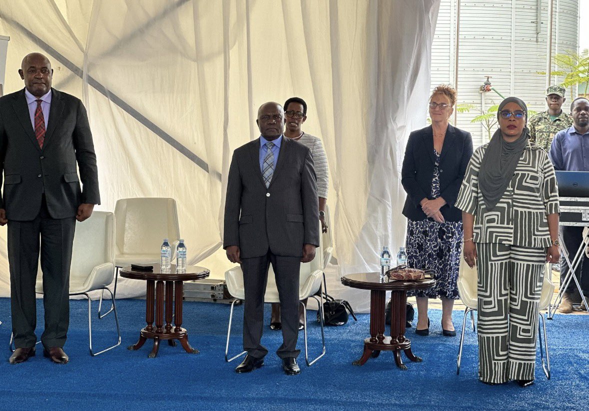 newvisionwire's tweet photo. Uganda has launched the first locally manufactured Magnesium Sulphate Injection, a breakthrough expected to improve the treatment of pre-eclampsia.

DETAILS || #VisionUpdates 👉👉https://t.co/Mm5Q67Duva https://t.co/QdBGfU2eh3