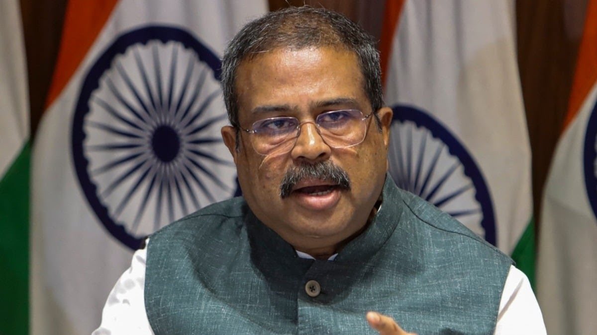 Vinit200213's tweet photo. An amazing education minister @dpradhanbjp ji hope bjp governement gives him better portfolio and gets good  position in near future @narendramodi ji https://t.co/yAGBQTnZDP